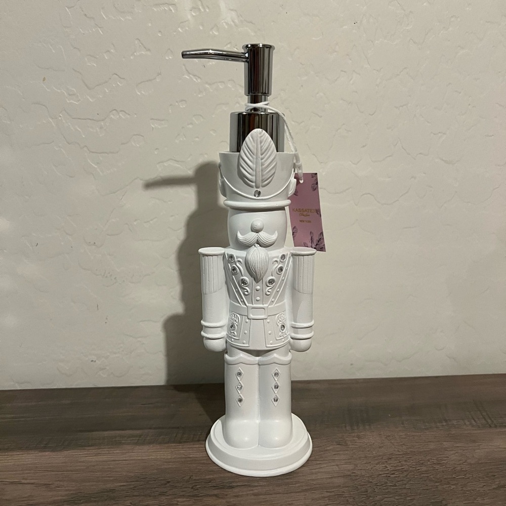 NEW Kassatex White Nutcracker Resin Soap Dispenser Christmas Home Decor